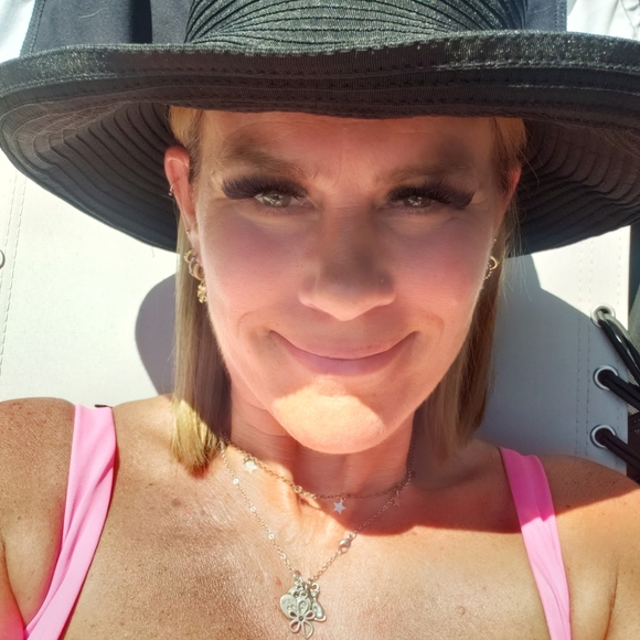 Meet your Posher, Tanya - Picture 2 of 2